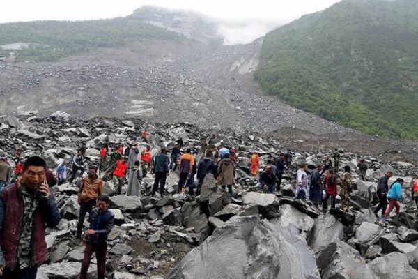 Çin'de heyelan bir köyü yok etti!