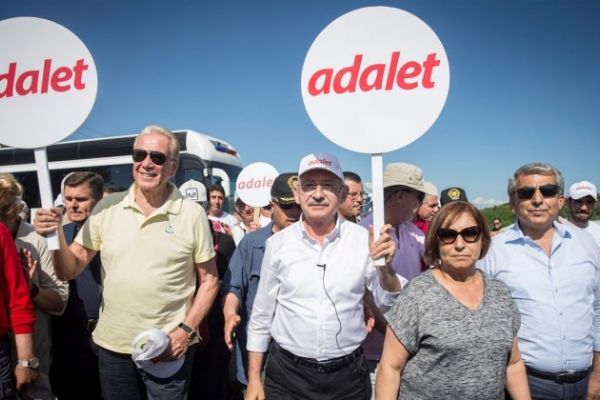 CHP, kurmaca yürüyüş bitmeden kitabını yazmış bile