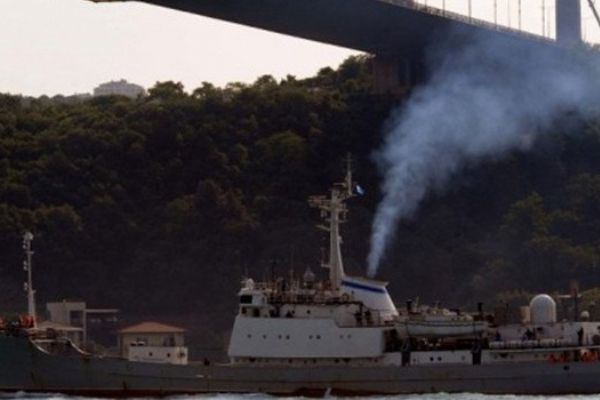 Rus istihbarat toplama gemisi İstanbul Boğazı'ndan geçti