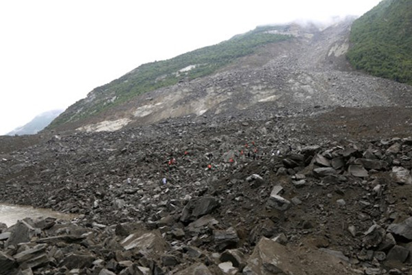 Çin'de heyelan faciası! Koca bir köy yok oldu