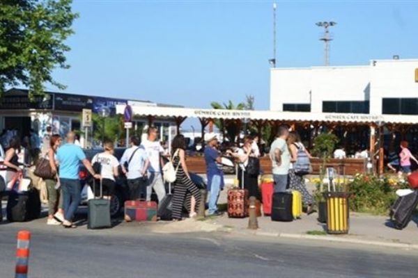 Türkler Midilli'ye akın etti