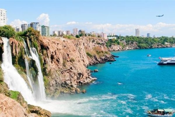 Milyonlar Antalya'ya tatile geliyor