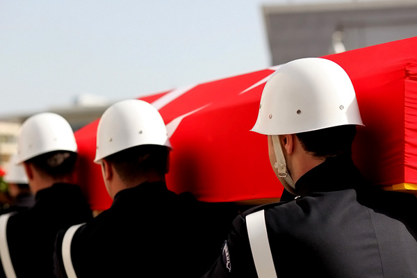 Bingöl'de yaralanan asker şehit oldu