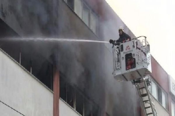 Arnavutköy'de fabrika yangını