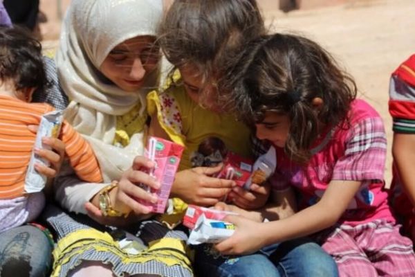 TRT World, Suriyeli yetim çocukları sevindirdi!