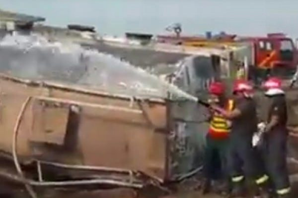 Pakistan'da tanker patladı: 123 ölü, 76 yaralı