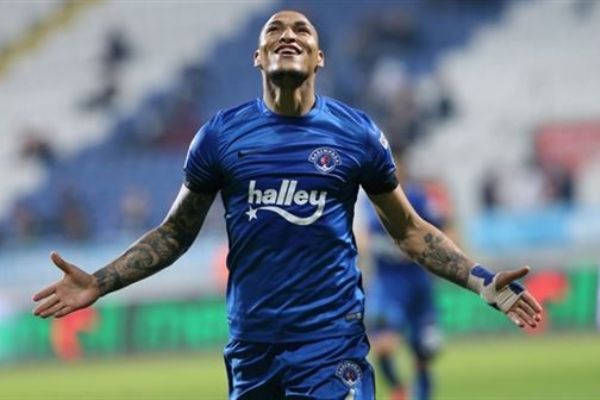 Bursaspor Titi'yle imza aşamasında