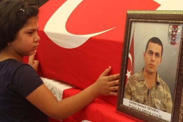 Hatay bayramda şehidini uğurladı