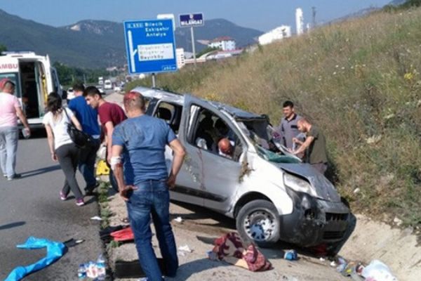 Bilecik'te trafik kazası: 3 yaralı