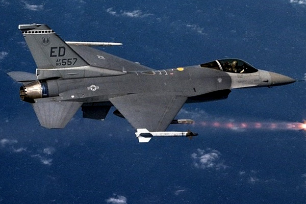 İsrail Suriye'yi ikinci kez vurdu