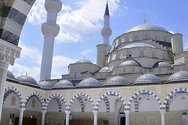 Orta Asya’nın en büyük camisi Kırgızistan’da tamamlandı