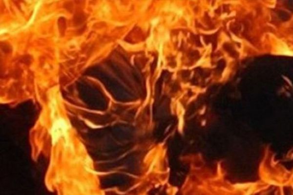 Eşi tarafından terk edilen vatandaş kendini yaktı