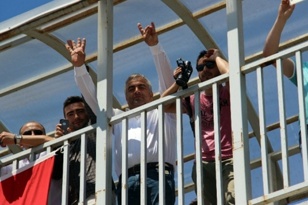 Kılıçdaroğlu’na rabia ve bozkurt işaretleriyle tepki