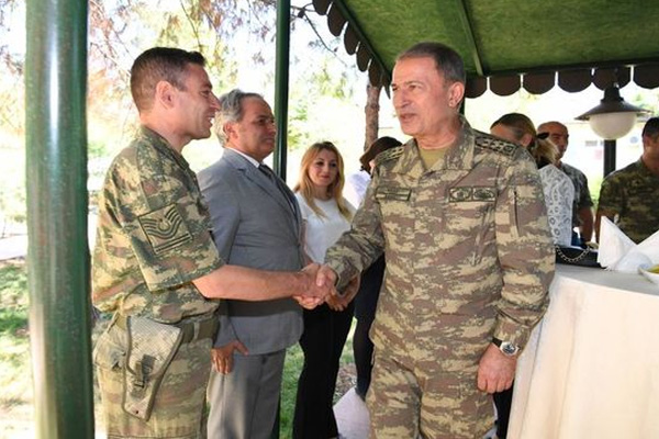 Orgeneral Akar, Siirt'te askerlerle bayramlaştı