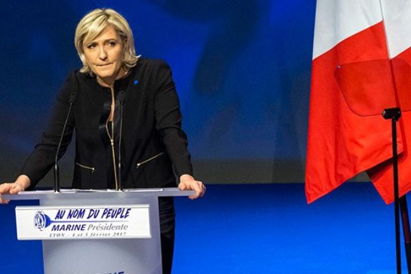 Fransa'da polisler Le Pen'in evini korumaktan bıktı