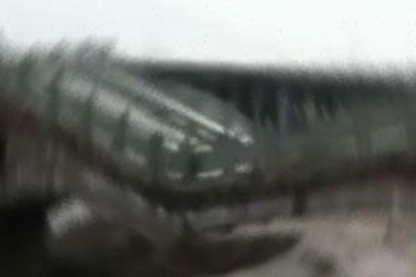 Çin'de köprü çöktü: 2 kayıp