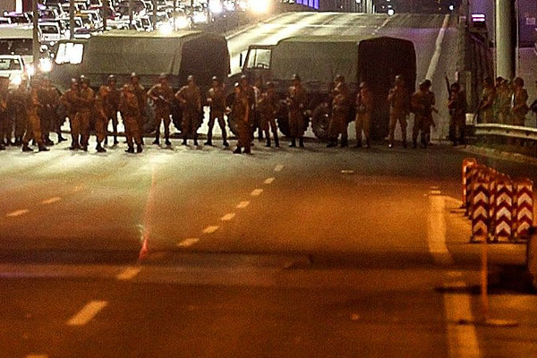 FETÖ'cüler 15 Temmuz'da Fransızca darbe bildirisi yazmış