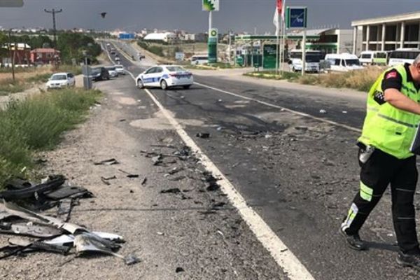 Tekirdağ'da iki otomobil kafa kafaya çarpıştı: 10 yaralı
