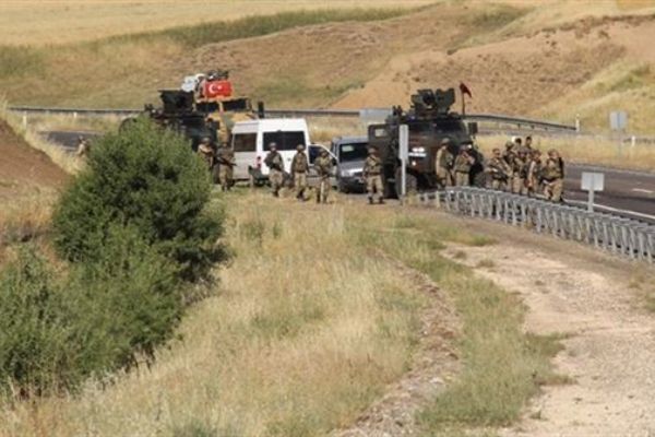 Üs bölgesine yemek götüren araca saldırı: 3 askerimiz şehit