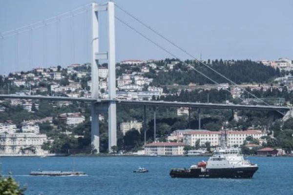 Arama-kurtarma gemisi İstanbul Boğazı'ndan geçti