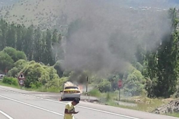 Konya'da seyir halindeki araç alev aldı