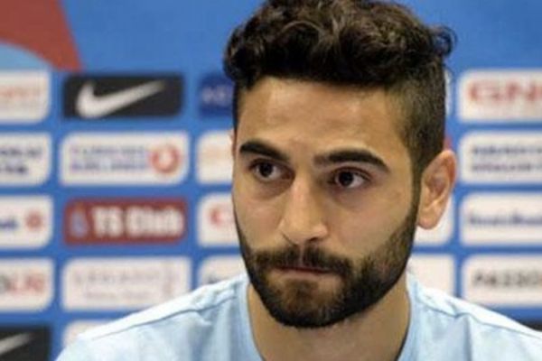 Mehmet Ekici imzayı atıyor