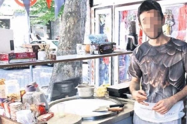 Diriliş'in ünlü oyuncusu dondurmacı çıktı!