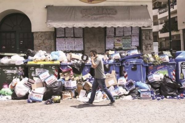 Çöp dağları Atina'yı tehdit oluşturuyor