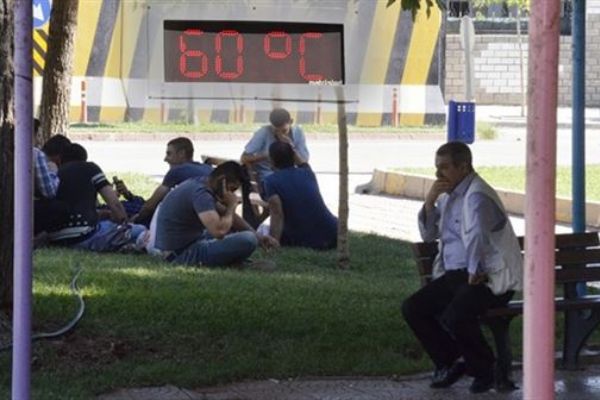 Şanlıurfa'da termometreler 60 dereceyi gördü!