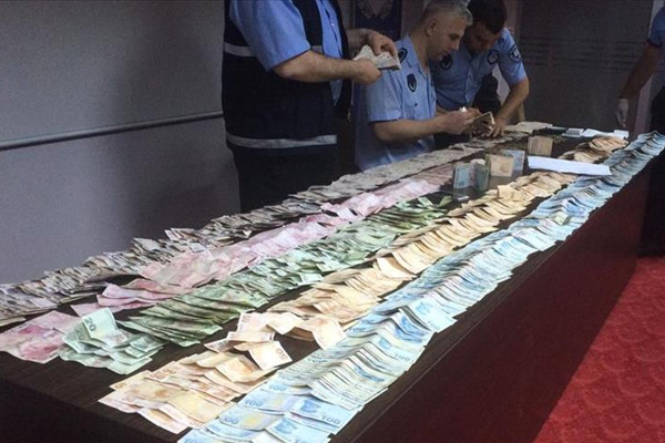 Dilencinin üzerinden 71 bin lira çıktı