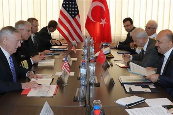 Milli Savunma Bakanı Mattis ile bir araya geldi