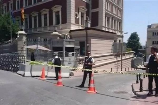 Alman Konsolosluğu önündeki paket boş çıktı