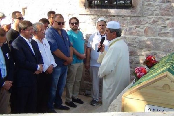 Eski Başbakan Davutoğlu'nun acı günü
