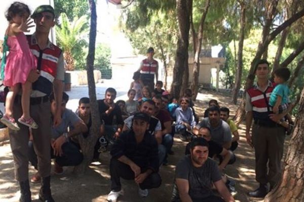 Yasa dışı yollarla Yunanistan'a kaçmaya çalışan 31 kişi yakalandı