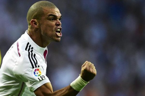 Beşiktaş'ın ısrarla istediği Pepe'ye PSG talip oldu
