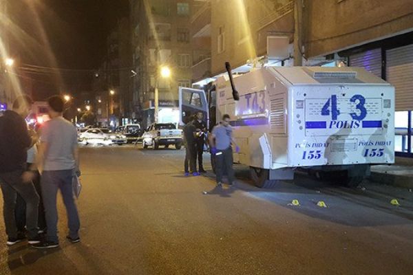 Diyarbakır'da TOMA'ya patlayıcılı saldırı