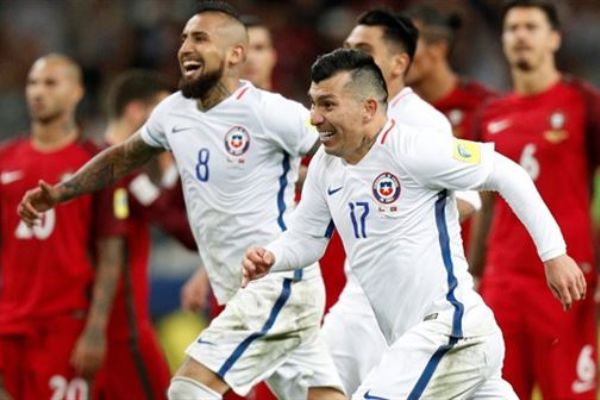 Trabzonspor Medel'in kararını bekliyor