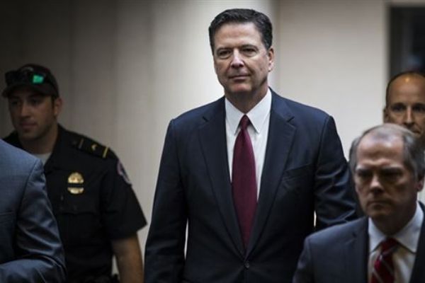 Comey Donald Trump ile görüşmesinin notlarını paylaşacak