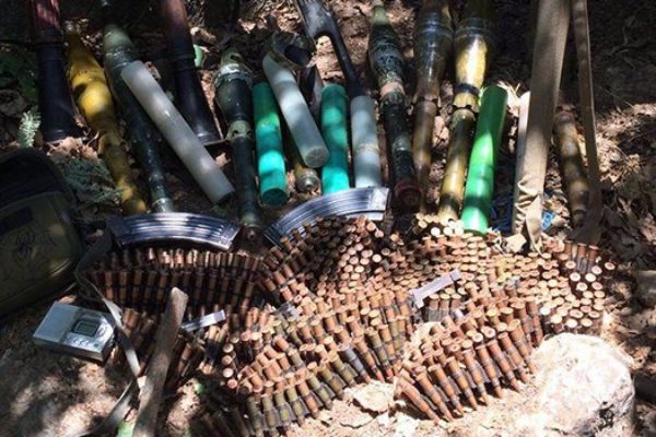 Hakkari'de PKK'ya ait sığınakta çok sayıda silah ve mühimmat ele geçirildi