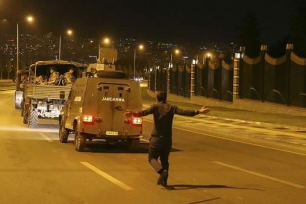 Darbeciler yaralılara yardım ederken ateş açmış!