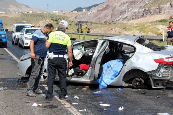 Kayseri'de feci kaza: 2 ölü 3 ağır yaralı