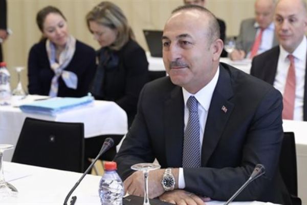 Mevlüt Çavuşoğlu: Rumlar ve Yunanistan hayalden uyansın