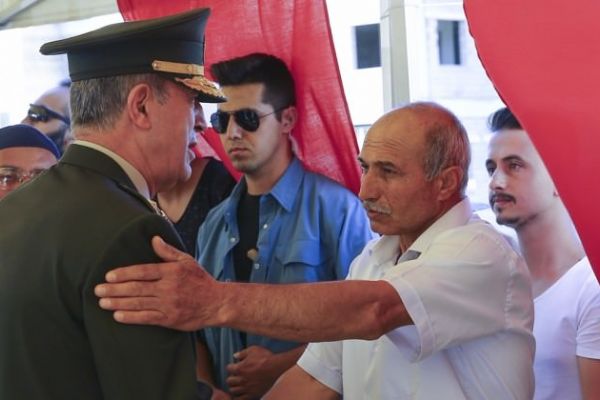 Orgeneral Akar'dan şehit evine taziye ziyareti