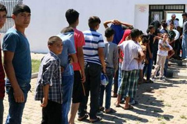 Şanlıurfa'da belediye sıcak nedeniyle havuzları ücretsiz yaptı