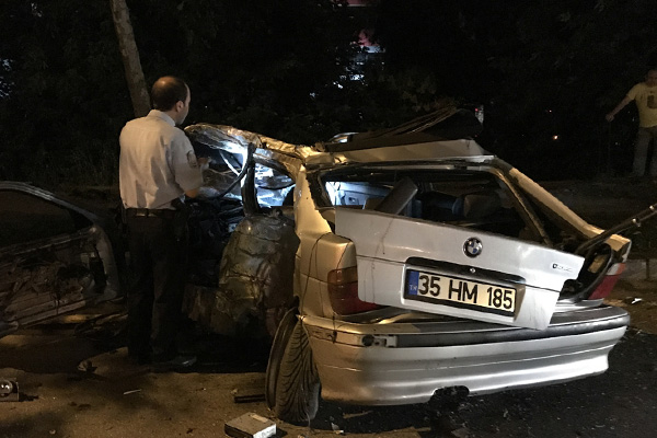Bursa'da otomobil ağaçlara çarptı: 1 kişi öldü