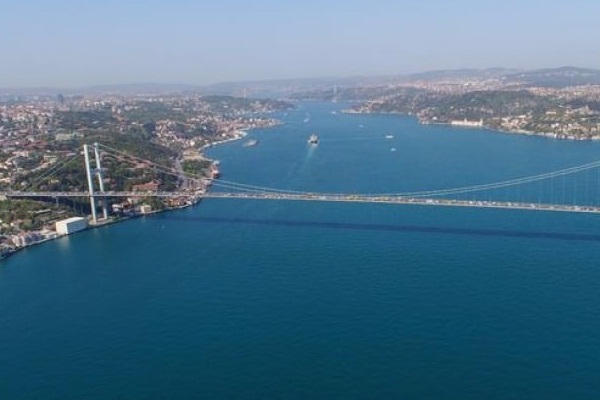 İstanbul Boğazı geçişlere kapatıldı
