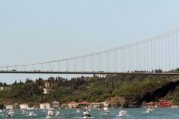 İstanbul Boğazı gemi geçişlerine durduruldu