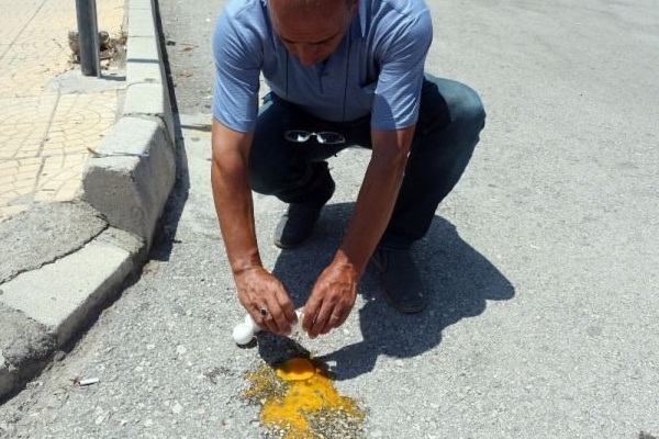 Asfaltta yumurta pişirdiler