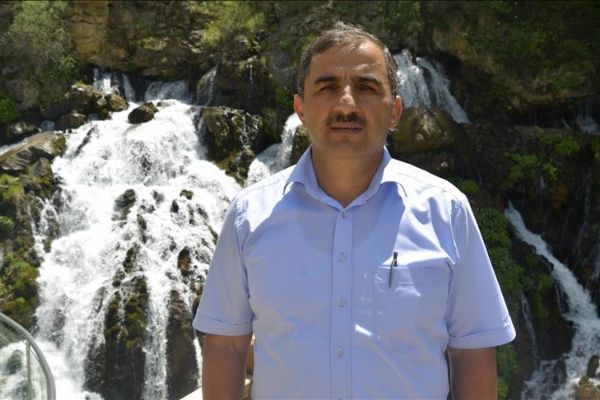 Aşırı sıcaklarda 40 gözlü şelaleye ziyaretçi akını