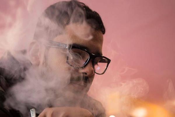 'Elektronik sigara' ağız içinde yara yapıyor